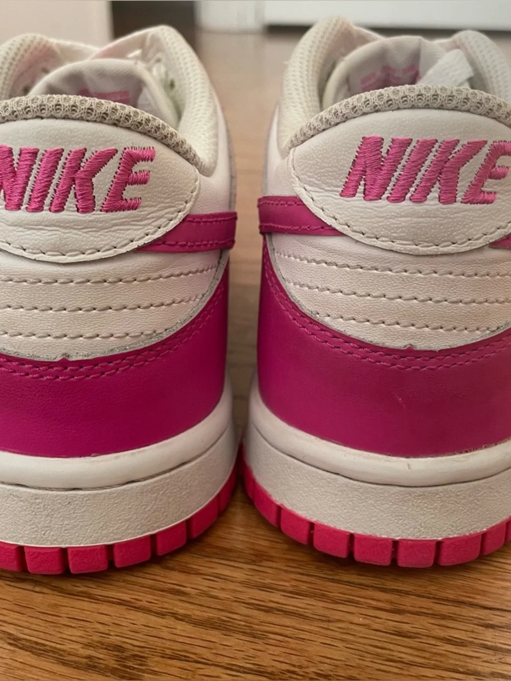 Nike Dunk Low Court Shoes Laser Fuchsia Youth Size 5 Style FB9109-102 - Picture 6 of 11